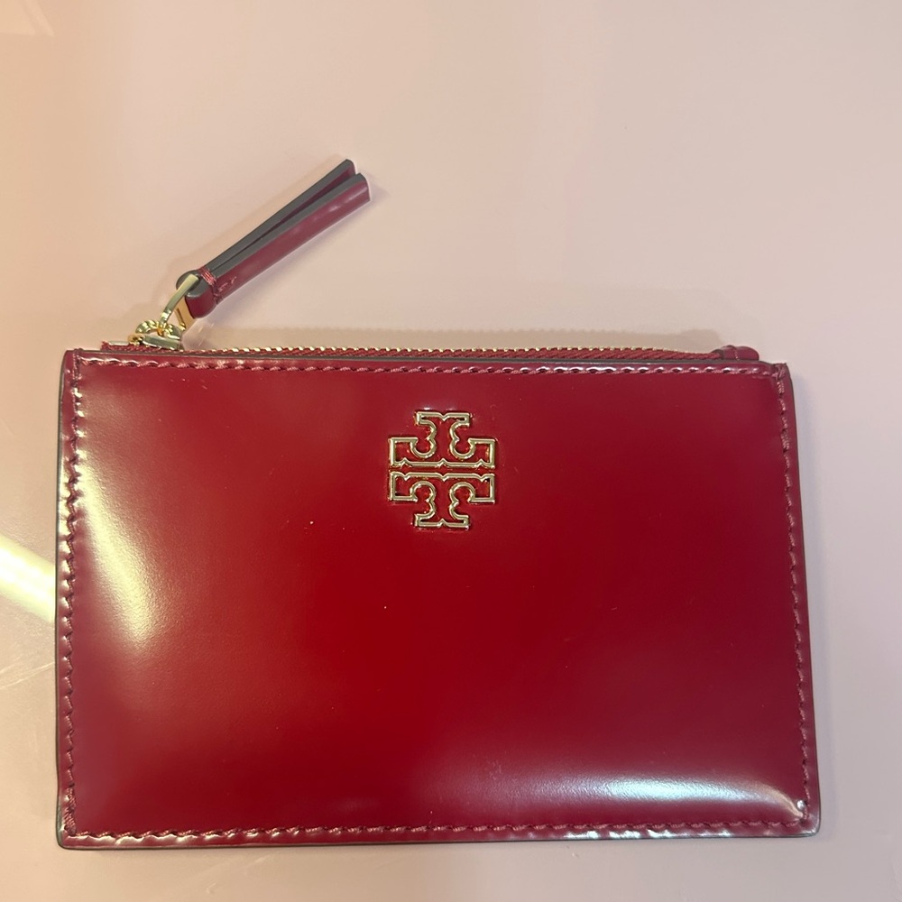 NWT Tory Burch Britten patent Zip Card Case
Mini Wallet BARTLETT RED/601❤️
